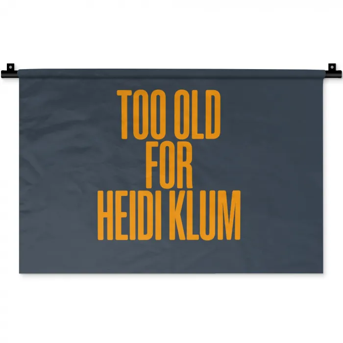 Too old for heidi klum - Geel - Blauw Wandkleed katoen klein -zz3d