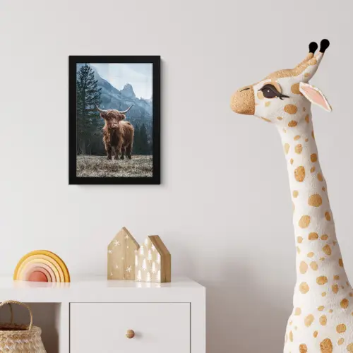 Schotse hooglander - Berg - Landschap - Bomen - Koe - Natuur fotolijst zwart zonder passe partout klein -usfeer4_kinderkamer