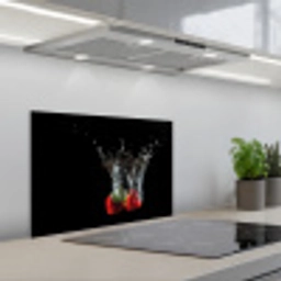 Aardbeien - Fruit - Water - Zwart - Rood keuken achterwand spatscherm klein -3d_schuin