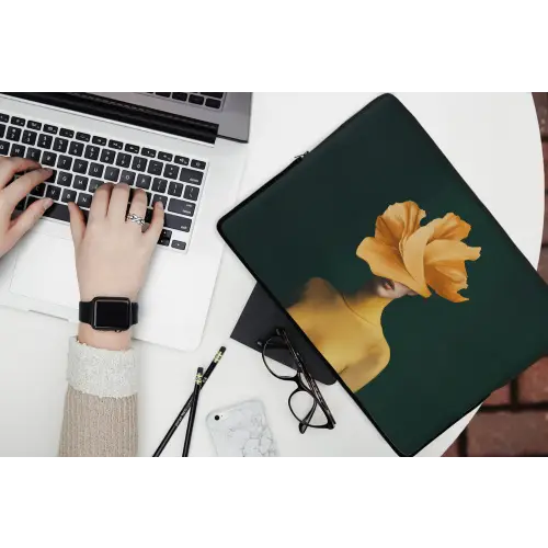 Vrouw - Hoed - Geel laptophoes neopreen klein -bureau