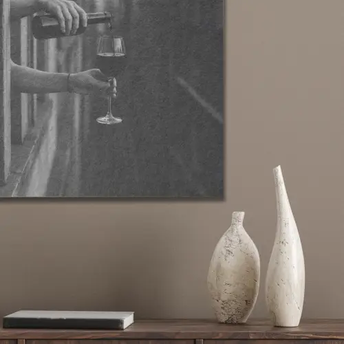 Wijnfles - Glas - Handen - Raam PET vilt klein -sfeer6_closeup