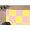 Schaakbord patroon - Geel - Roze - Blokjes muismat rubber klein -closeup