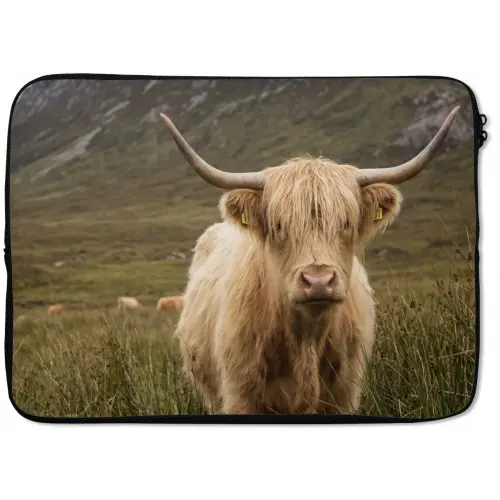 Schotse hooglander - Bergen - Grasveld laptophoes neopreen klein -zkaufland3dotto