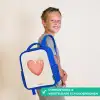 Rood hart op een beige achtergrond Kinderrugzak - Blauw middel -sfeer3_NL