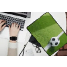 Voetbal - Grasveld - Sport - Groen laptophoes neopreen klein -bureau