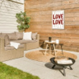 Love - Rood - Tekst Tuinposter op houten frame 2 cm dik klein -sfeer2