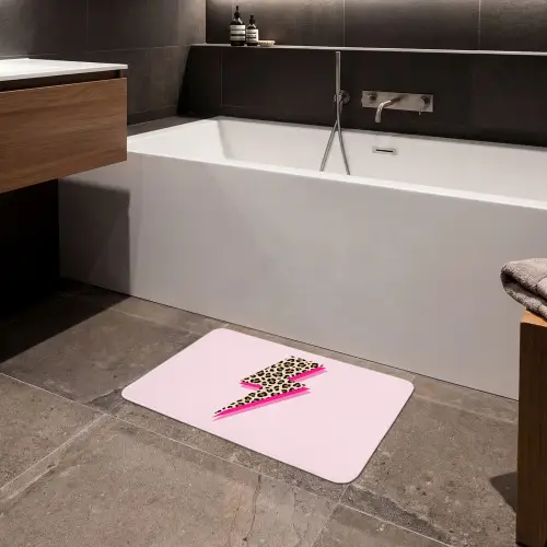 Stippen - Roze - Bliksem Badmat klein -sfeer3