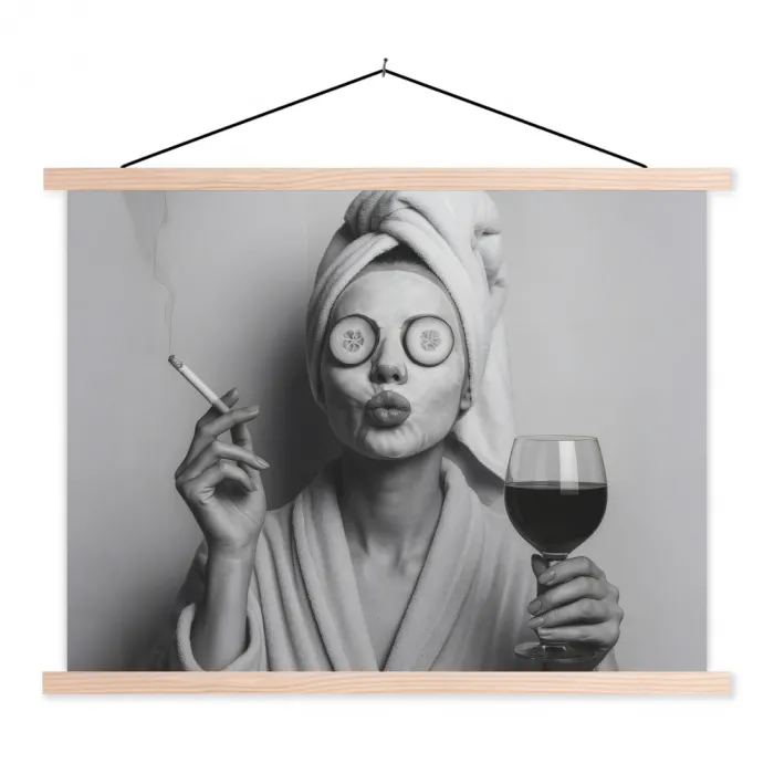 Vrouw - Masker - Wijn - Sigaret textielposter latten blank klein -3d