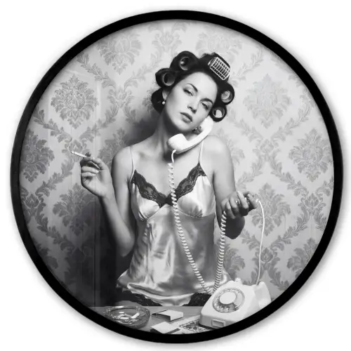 Chic - Vrouw - Zwart - Wit Fotolijst rond zonder passe partout klein -3d
