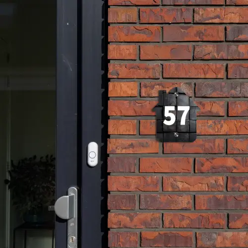 Zwarte houtblokken - Traditioneel Naambord Huisje klein -sfeer2