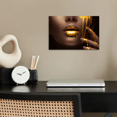 Goud - Vrouw - Verf - Lippen - Luxe poster papier klein -sfeer1