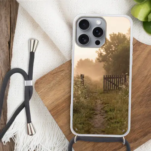 Hek - Natuur - Mist - Veld Hoesje iPhone 16 Pro Max met koord klein -sfeer4