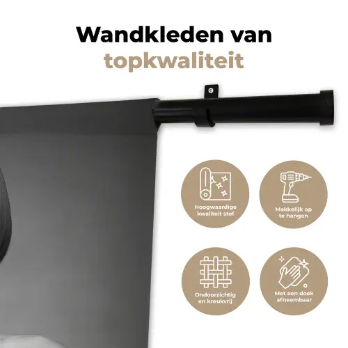 Vrouw - Zwart Wit - Ketting - Zonnebril Wandkleed katoen klein -sfeer2