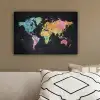 Wereldkaart - Krijtstrepen - Regenboog canvas 2cm klein -sfeer3