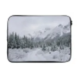 Weg - Bergen - Sneeuw - Naaldbos - Avontuurlijk laptophoes neopreen klein -3d