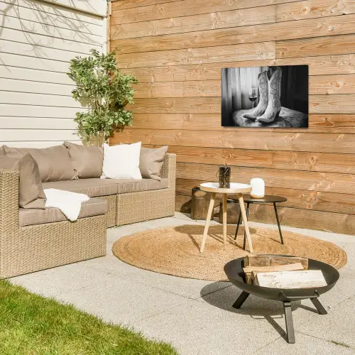 Wijn - Cowboylaarzen - Raamlicht - Wit Tuinposter op houten frame 2 cm dik klein -sfeer2