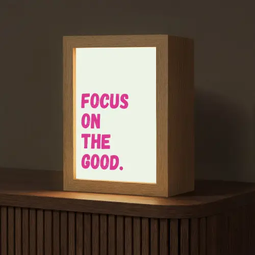 Focus on the good - Beige - Roze Light Box met kabel (Tafellamp) klein -z3d_website