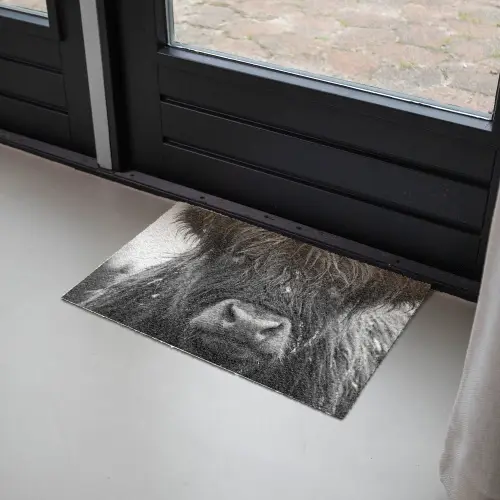 Schotse hooglander - Zwart - Wit - Sneeuwvlokken Deurmat klein -sfeer2
