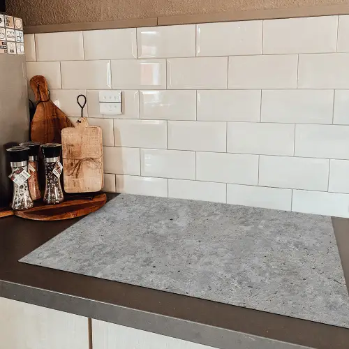 Beton - Leisteen - Grijs - Betonstructuur Inductie beschermer vinyl 3mm klein -sfeer3