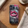 Lippen - Felroze - Graffiti - Verfstrepen Telefoonhoesje iPhone 17 Pro klein -sfeer1