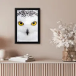 Sneeuwuil - Portret - Geel fotolijst zwart zonder passe partout klein -sfeer5