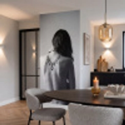 Vrouw - Ketting - Fashion - Zwart - Wit Behang Vlies klein -sfeer3