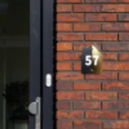 Half goud zwart - Traditioneel Naambord Huisje klein -sfeer2