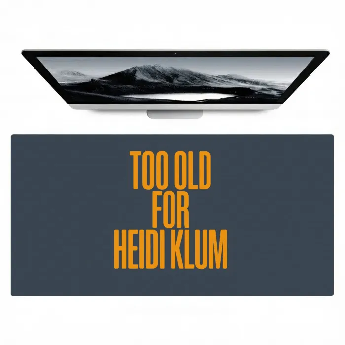 Too old for heidi klum - Geel - Blauw Muismat XXL klein -zzz3d