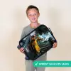 T-Rex op oranje sportauto in regenachtig woud Kinderkoffer - Zwart klein -sfeer4_NL