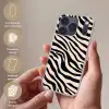 Zebraprint - Dynamisch - Roze Telefoonhoesje iPhone 17 Pro klein -sfeer3_NL
