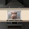 Schotse hooglander - Koe - Berg - Doorkijk keuken achterwand spatscherm klein -sfeer1