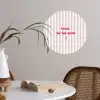 Focus on the good - Strepen - Roze - Smiley Wandcirkel behangsticker klein -sfeer3