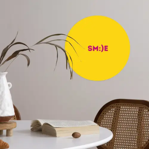 Smile - Roze - Geel Wandcirkel behangsticker klein -sfeer3