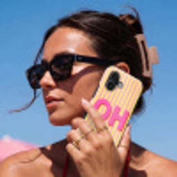 Tekst - Strepen - Roze Toughcase MagSafe Apple iPhone 17 klein -Sfeer2V