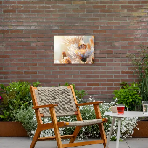Vlinder - Bloem - Oranje Tuinposter op houten frame 2 cm dik klein -sfeer3