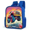Roze Monstertruck Vliegt over het Asfalt Kinderrugzak - Blauw middel -schuin