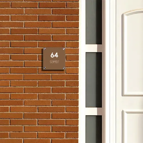 Bruin- Modern Naambord Vierkant klein -sfeer3-XS