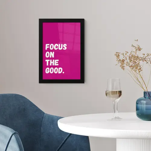 Focus on the good - Roze - Simple fotolijst zwart zonder passe partout klein -sfeer4
