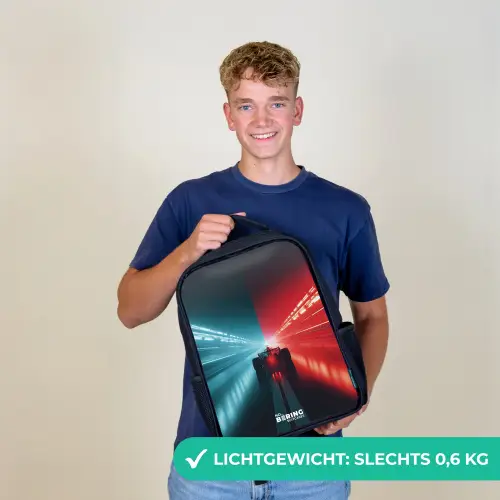Baan - Raceauto - Neon - Rood Rugzak - Zwart middel -sfeer7_NL