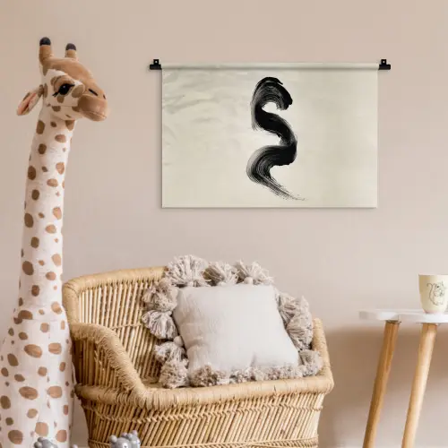 Penseelstreek - Zwart - Minimalistisch Wandkleed katoen klein -wsfeer5_kind