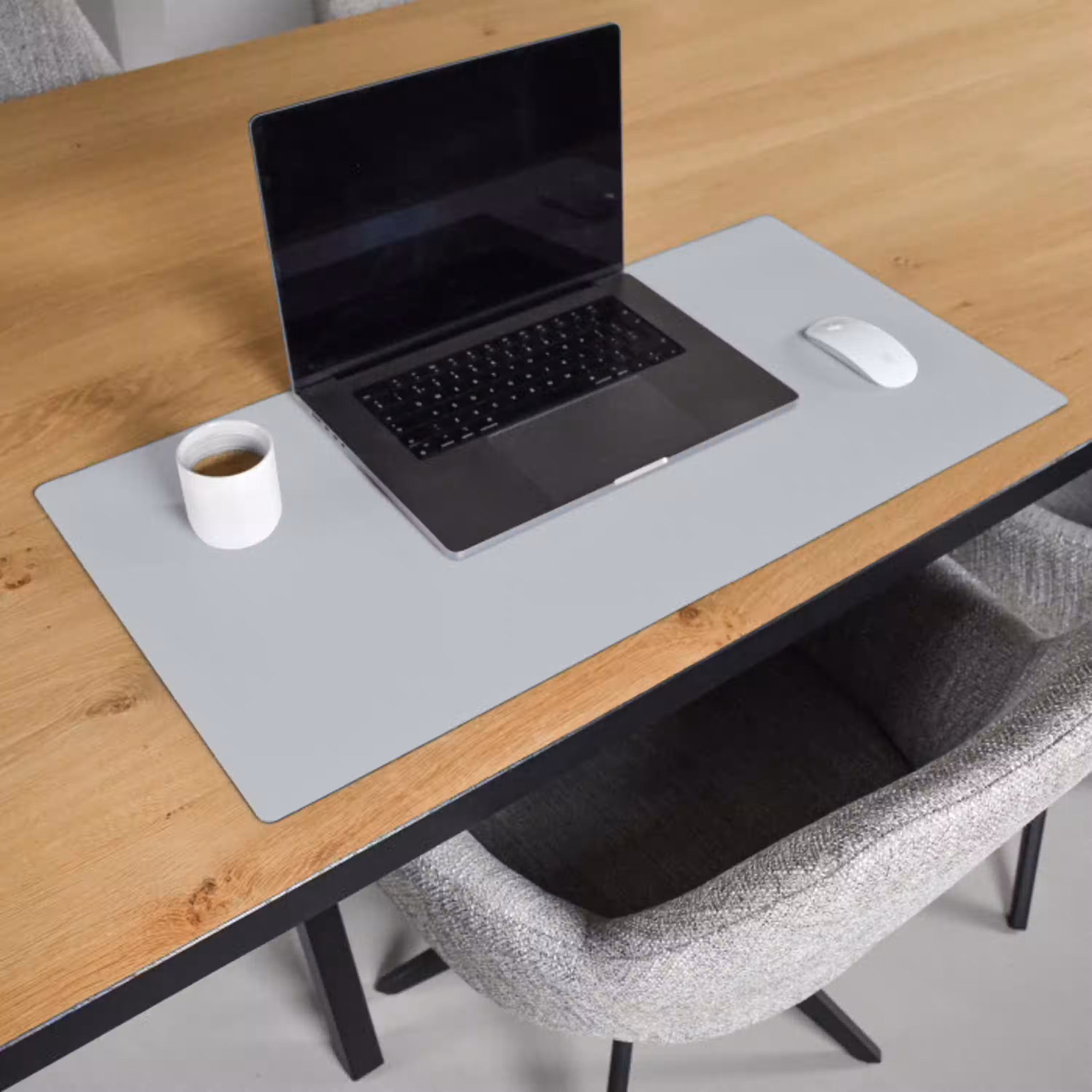 Interieur - Grijs - Licht Muismat XXL klein -sfeer1