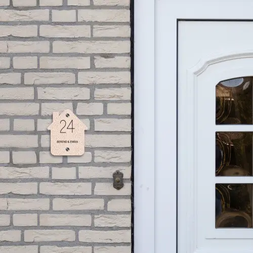 Lichtroze met stippen - Klassiek Naambord Huisje klein -sfeer1