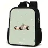 Beige retro raceauto op groene stippen achtergrond Rugzak - Zwart middel -schuin