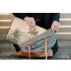 Tropisch landschap - palmbomen - Bloemen - Roze lucht laptophoes neopreen klein -tas