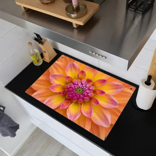Dahlia - Bloem - Oranje Inductie beschemer met haakjes klein -sfeer1