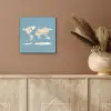 Wereldkaart - Oceaan - Realistisch - Blauw aluminium wit klein -sfeer4