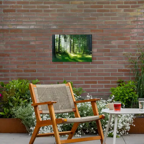 Zonnestralen in een groen bos Tuinposter op houten frame 2 cm dik klein -sfeer3