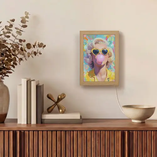 Vrouw - Blond - Roze kauwgom - Kleurrijk - Pastel Light Box met kabel (Tafellamp) klein -sfeer2