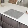 Beton - Leisteen - Grijs - Betonstructuur Inductie beschermer vinyl 3mm klein -sfeer8