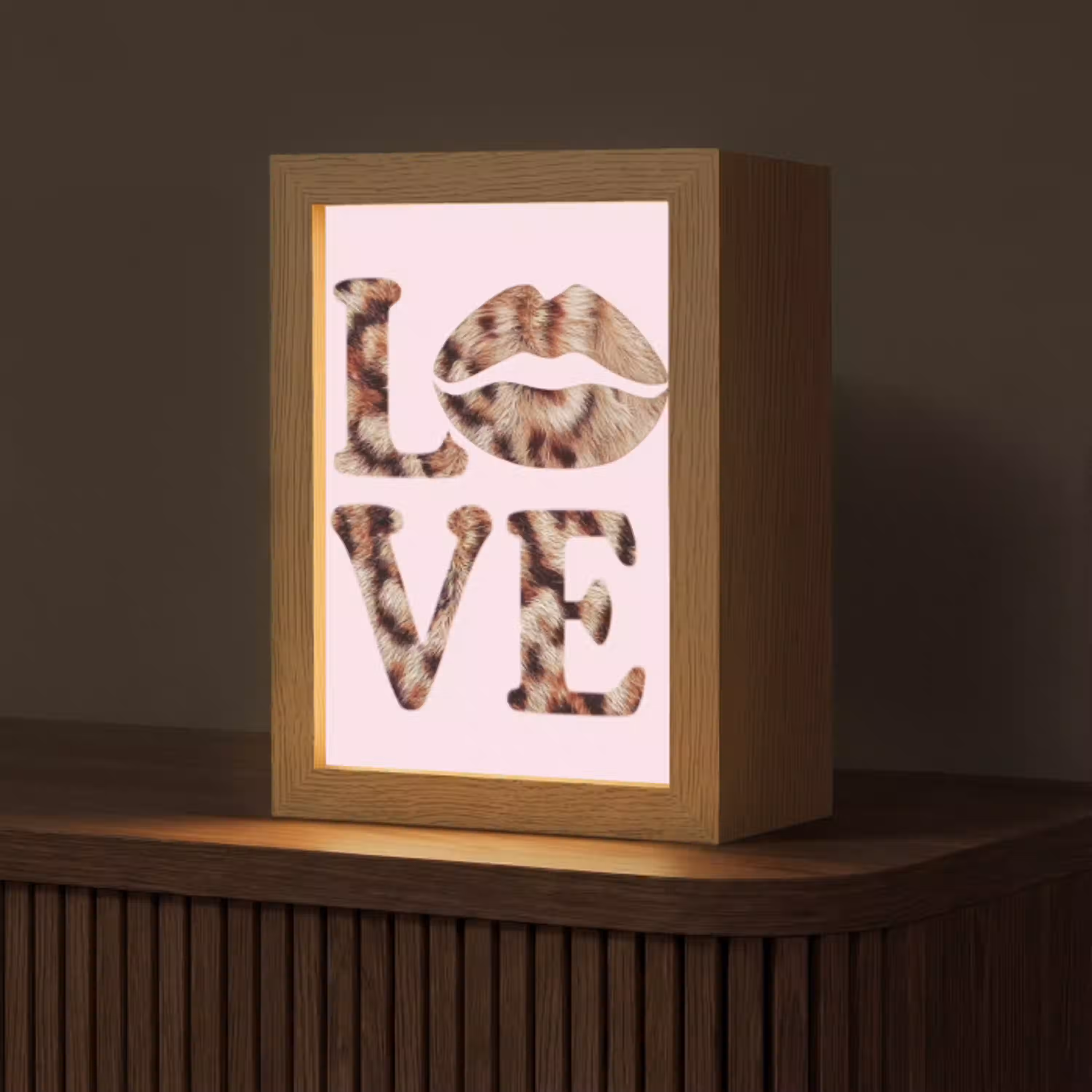 Tekst - Love - Pantervacht - Lichtroze Light Box met kabel (Tafellamp) klein -z3d_website